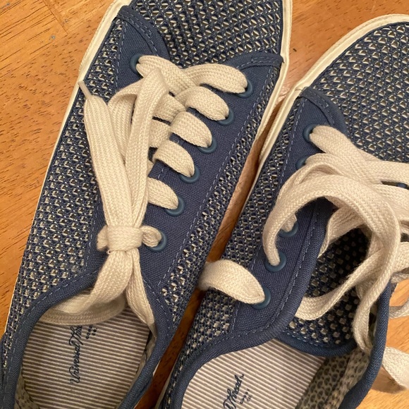 Universal Thread lace up sneakers very nice cute 9 - Picture 10 of 14